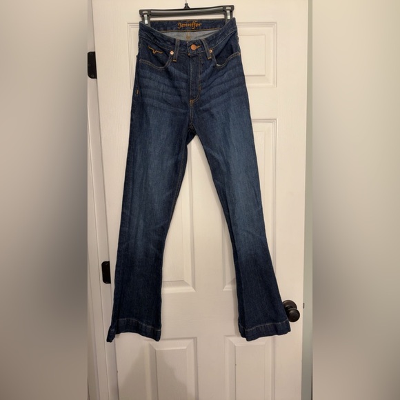 00/30: Jennifer Kimes - Picture 3 of 4